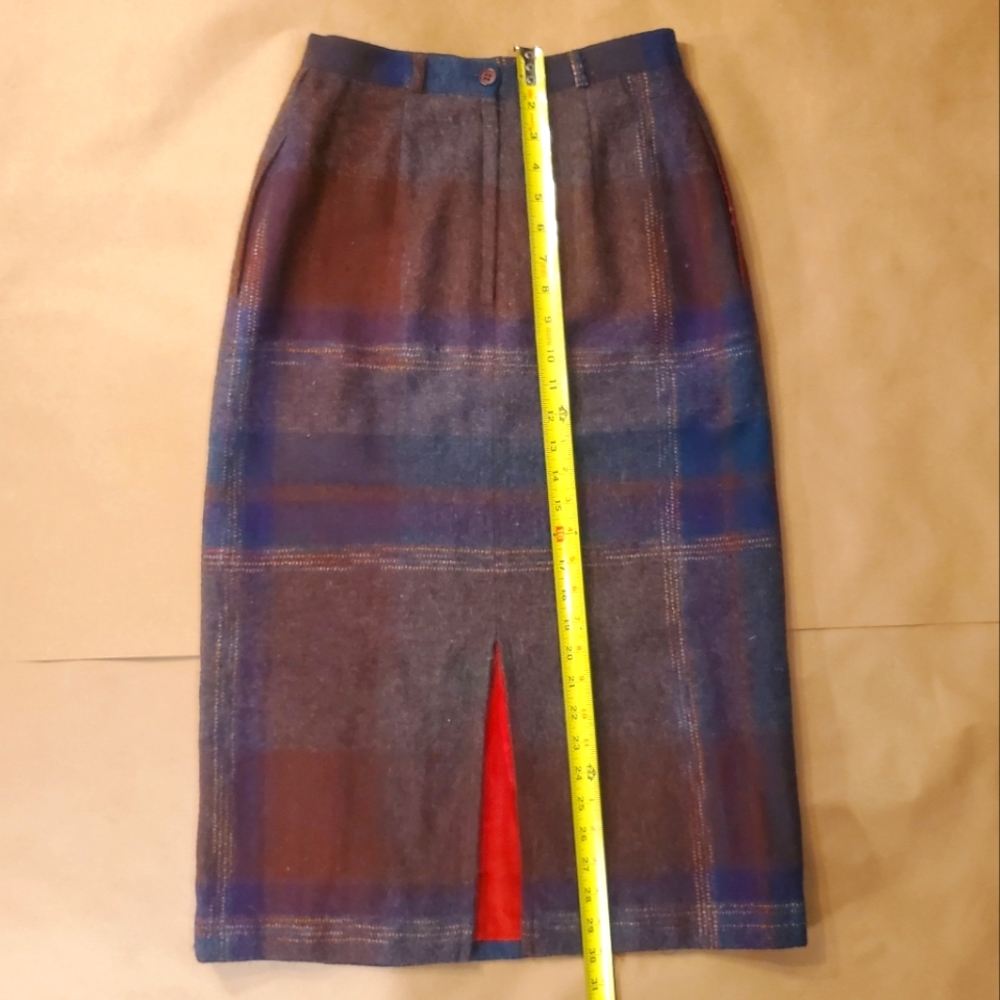 Vintage wool midi skirt by Paris Star size 8 (24" waist) - Picture 4 of 7